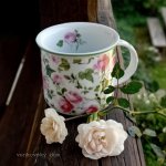 Porcelánový hrnek - růžičky 250 ml