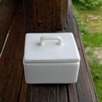 Dózička porcelánová bílá