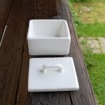 Dózička porcelánová bílá