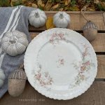 Talíř porcelánový s růžičkami