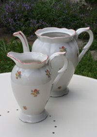 Konvička s mléčenkou - starý porcelán