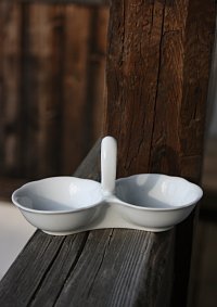 Porcelánová solnička v bílé