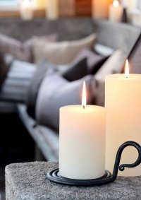 Černý kovový svícen spirel - Chic Antique