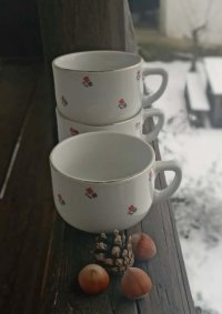 Hrnečky s kvítky - tři