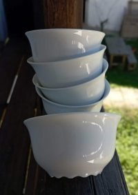Porcelánová miska s vlnkami