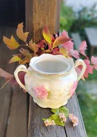 Cukřenka porcelánová s růžemi - 2. jakost