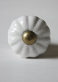 Porcelánová úchytka White grooves