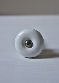 Porcelánová úchytka bílá